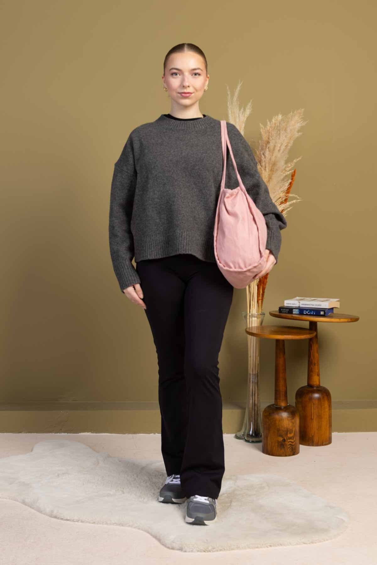 کیف مدرسهای زنانه fluffy زیپدار آستردار مدل Mute Bag Angelic 00s (32/36) کیف مدرسهای زنانه fluffy زیپدار آستردار مدل Mute Bag Angelic 00s (32/36)