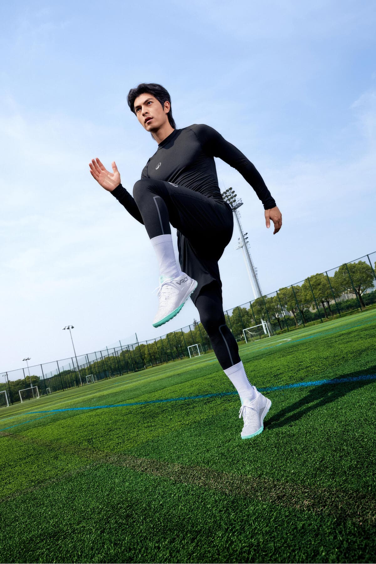 تایت فوتبال مردانه Decathlon Kipsta مشکی مدل Keepconfort 100 تایت فوتبال مردانه Decathlon Kipsta مشکی مدل Keepconfort 100