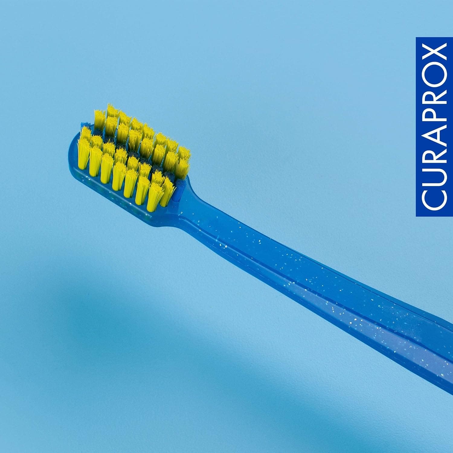 مسواک دستی بزرگسالان Curaprox با برسهای فوقنرم CUREN®، مناسب ارتودنسی مدل CS 5460 مسواک دستی بزرگسالان Curaprox با برسهای فوقنرم CUREN®، مناسب ارتودنسی مدل CS 5460