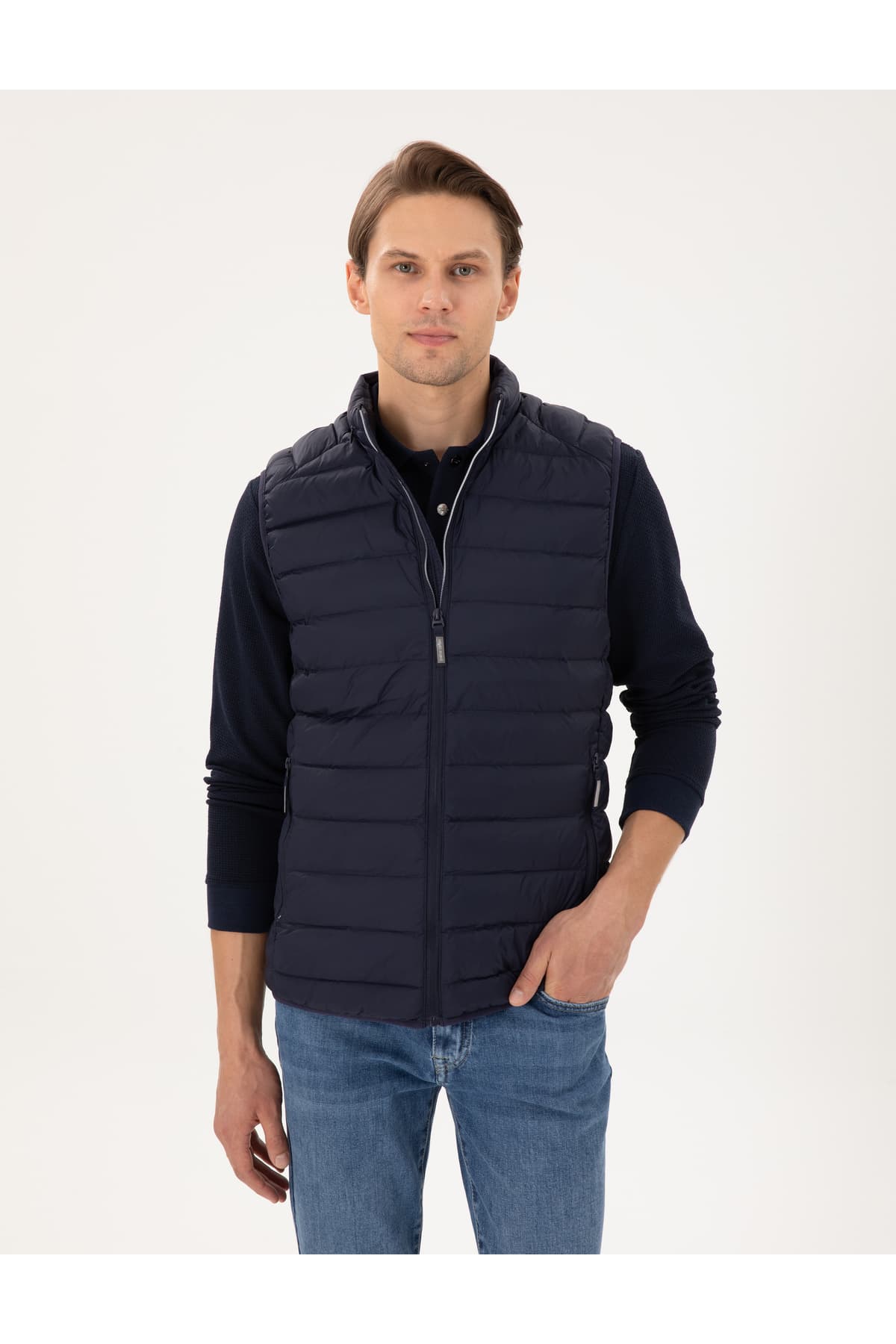 جلیقه بادی مردانه Pierre Cardin سرمهای فوق سبک مدل 50292913-VR033 جلیقه بادی مردانه Pierre Cardin سرمهای فوق سبک مدل 50292913-VR033