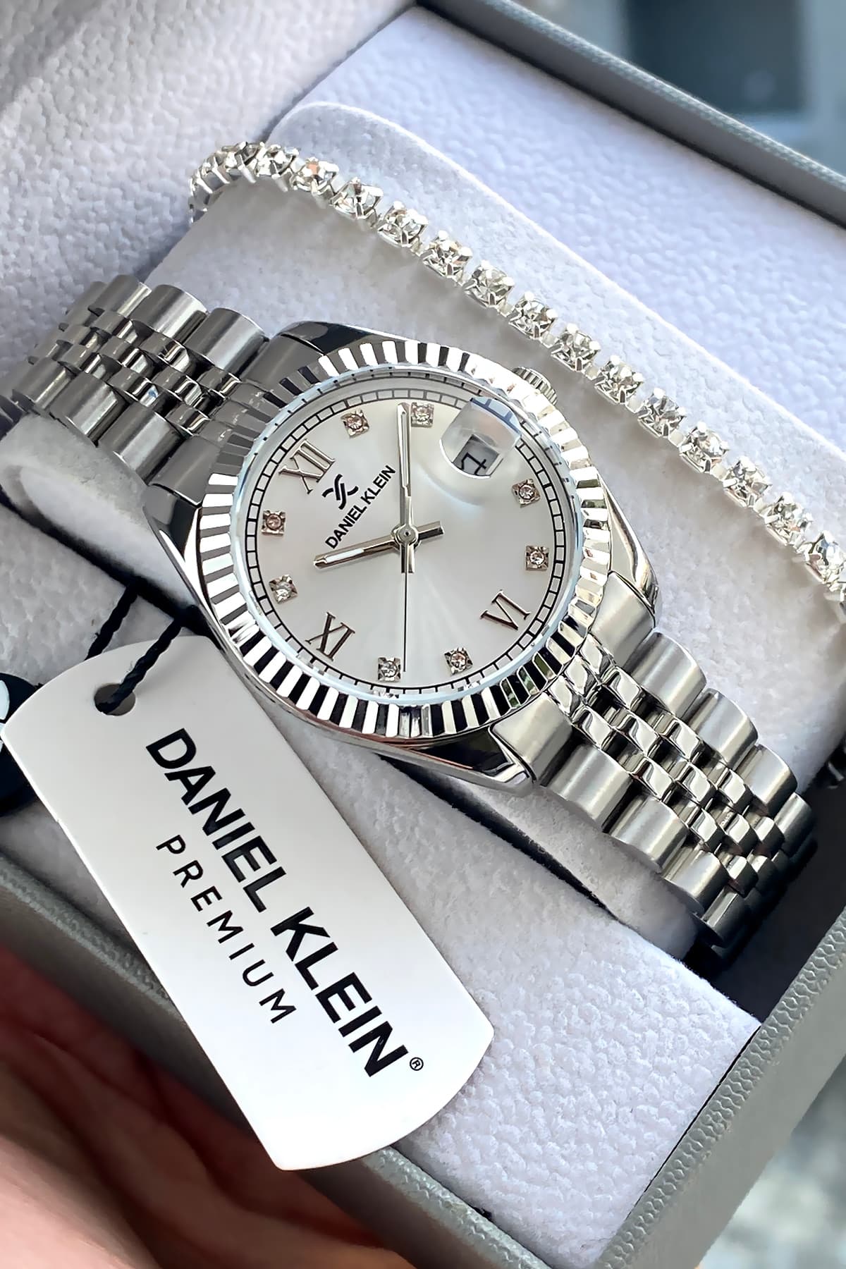 ساعت زنانه Daniel Klein نقرهای با بند استیل ضد زنگ ساعت زنانه Daniel Klein نقرهای با بند استیل ضد زنگ