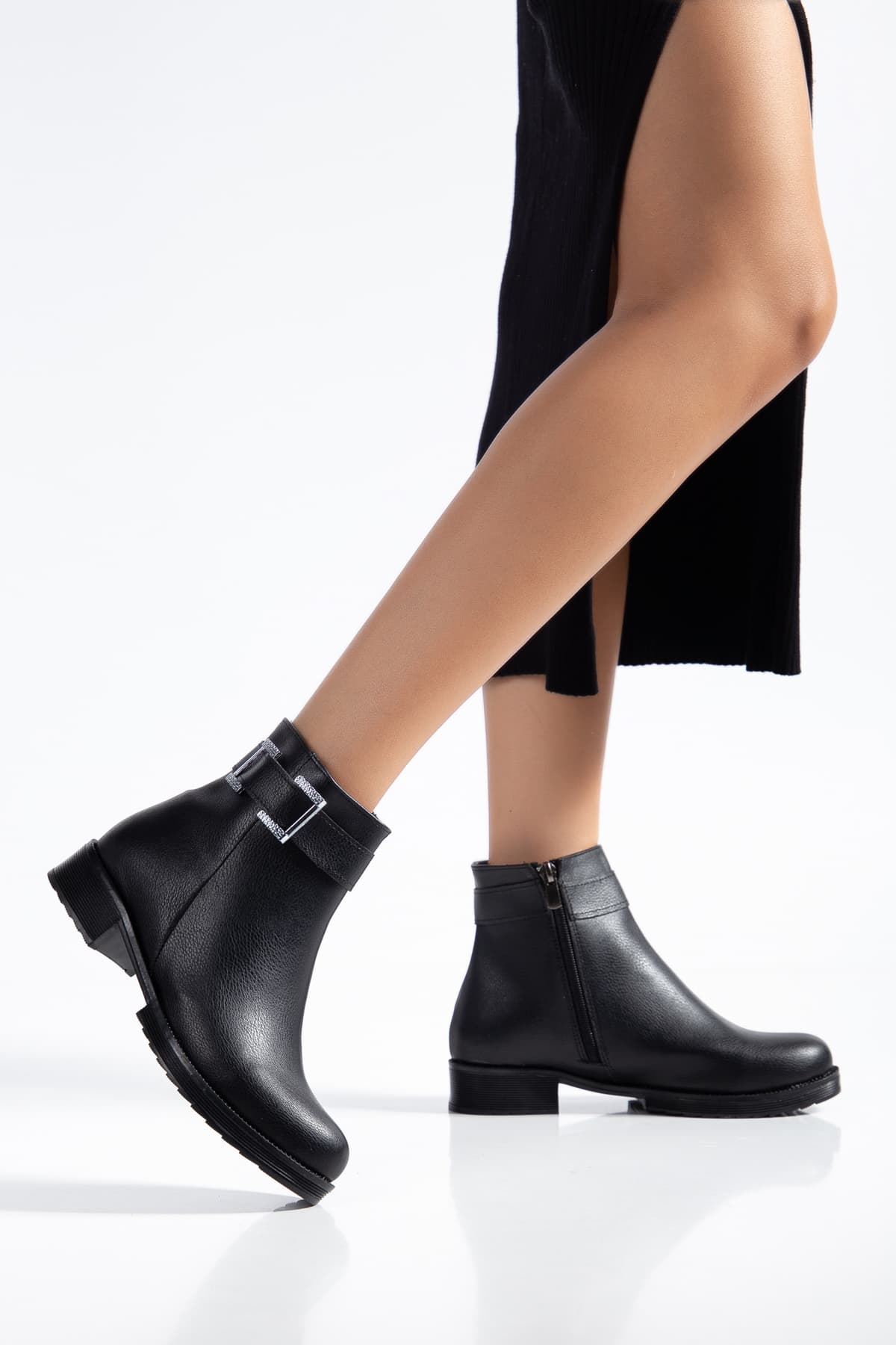 بوت زنانه Hale Shoes چرمی مشکی سگکدار زیپدار راحت زمستانی با زیره ضدلغزش مدل H012 بوت زنانه Hale Shoes چرمی مشکی سگکدار زیپدار راحت زمستانی با زیره ضدلغزش مدل H012