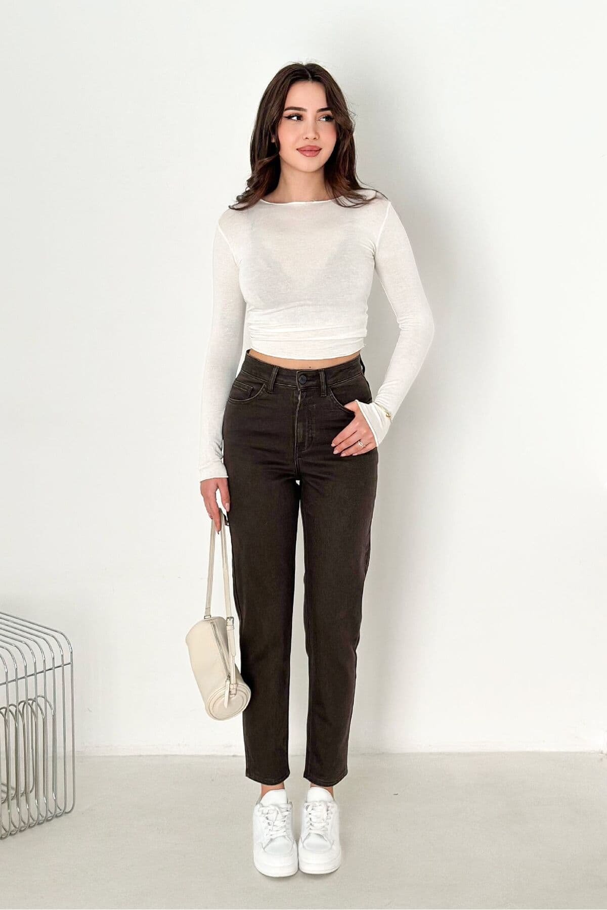 شلوار جین زنانه HLT JEANS مام کمر بلند لایکرا قهوهای مدل ANNA-2074 شلوار جین زنانه HLT JEANS مام کمر بلند لایکرا قهوهای مدل ANNA-2074