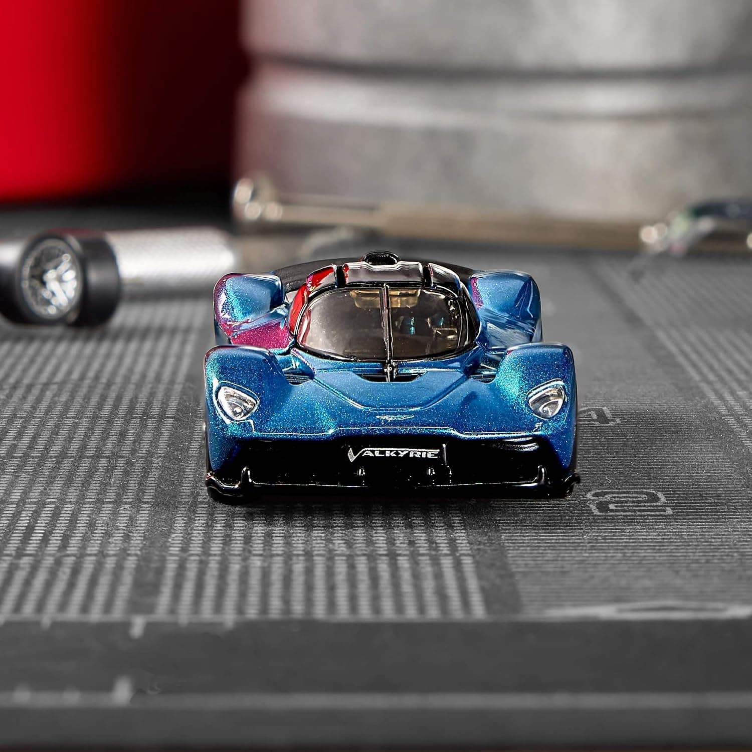 ماشین کلکسیونی 1:64 Hot Wheels Elite 64 Aston Martin Valkyrie با درهای بازشو، بدنه و شاسی فلزی، رنگ سبزآبی متالیک مدل HWR91 ماشین کلکسیونی 1:64 Hot Wheels Elite 64 Aston Martin Valkyrie با درهای بازشو، بدنه و شاسی فلزی، رنگ سبزآبی متالیک مدل HWR91