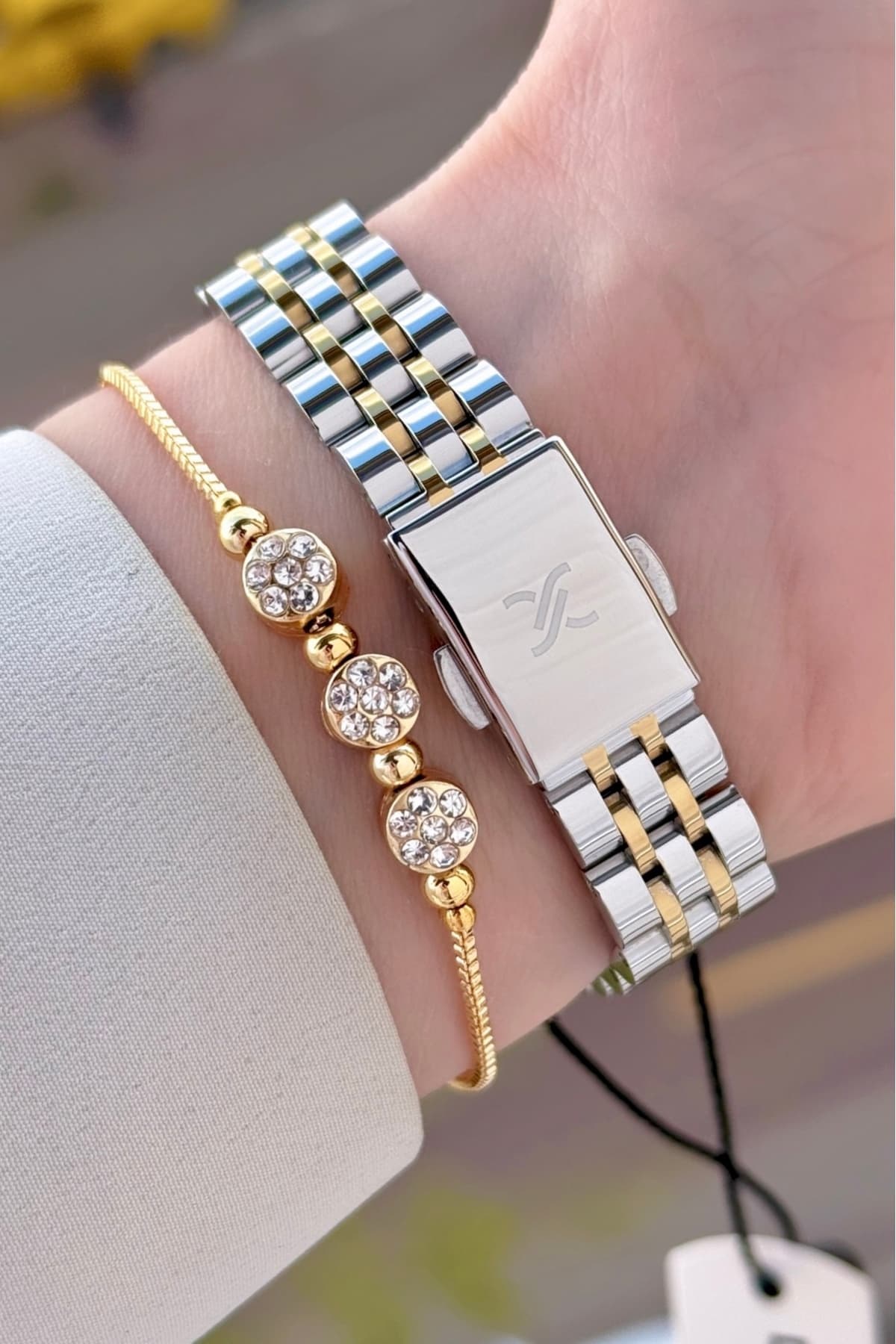 ساعت مچی زنانه Daniel Klein صفحه سبز بند طلایی 30 mm و دستبند ساعت مچی زنانه Daniel Klein صفحه سبز بند طلایی 30 mm و دستبند