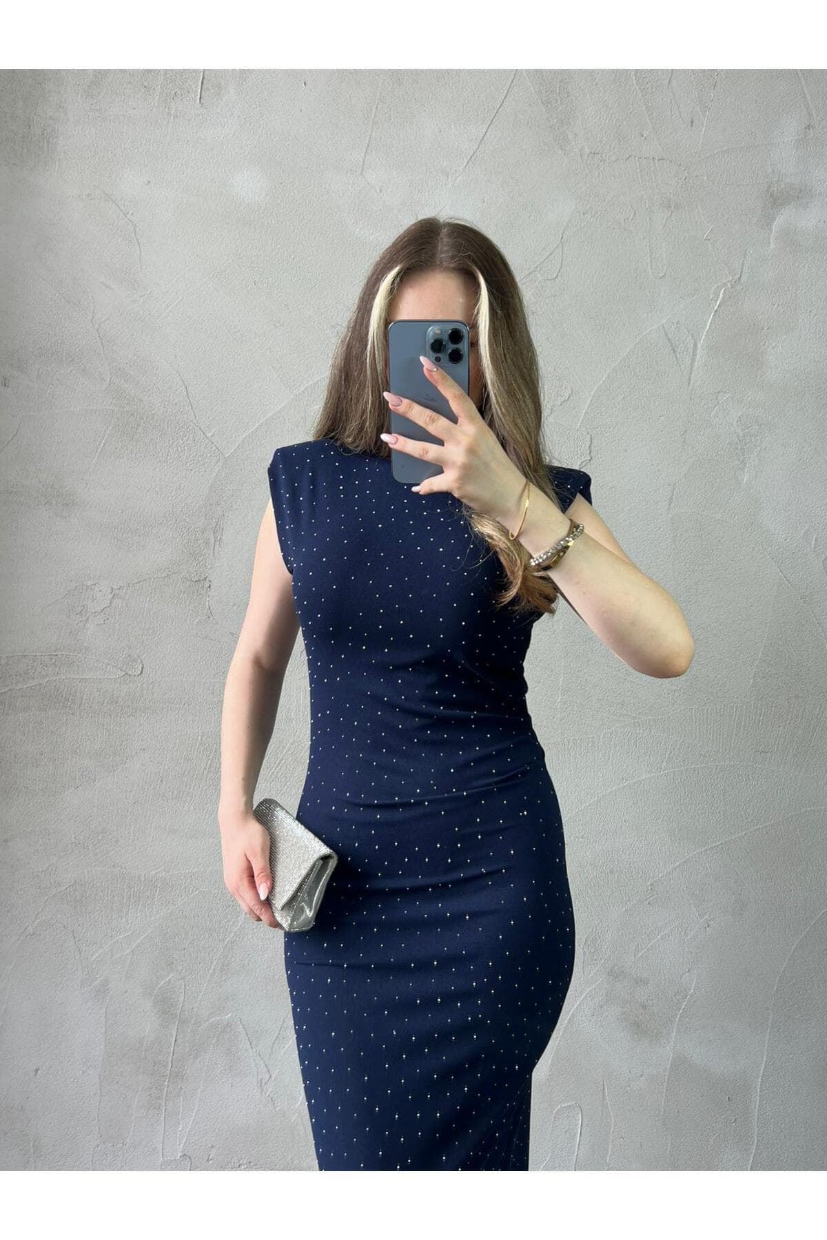 لباس میدی زنانه Moda Palmiss سرمهای با جزئیات نگین و پد شانه لباس میدی زنانه Moda Palmiss سرمهای با جزئیات نگین و پد شانه