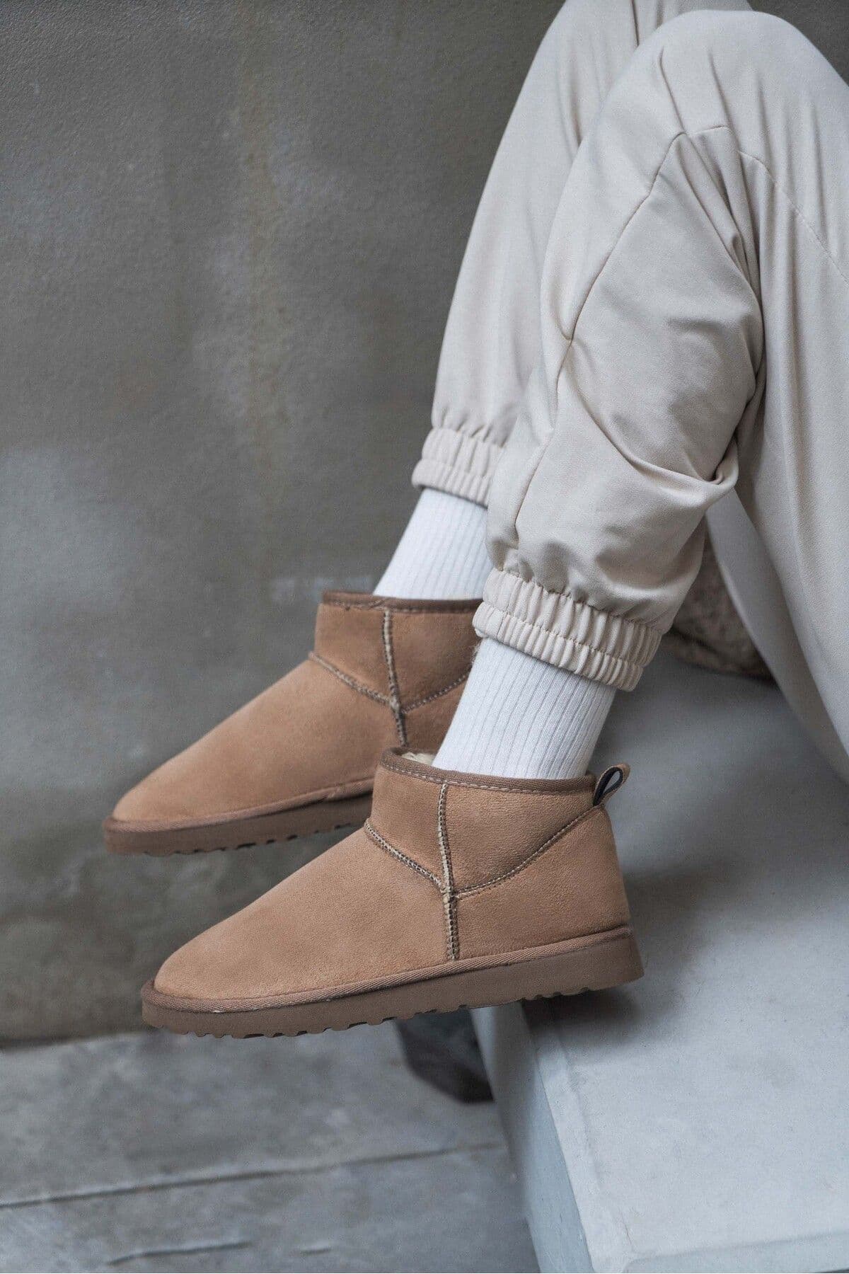 نیمبوت زنانه NİŞANTAŞI SHOES Mini جیر بژ تیره داخل کرکی کف تخت نیمبوت زنانه NİŞANTAŞI SHOES Mini جیر بژ تیره داخل کرکی کف تخت