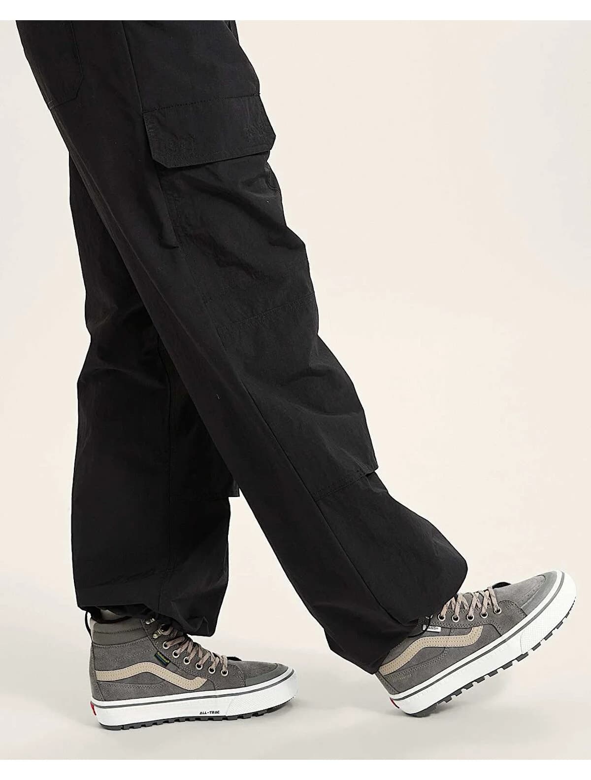کفش زنانه Vans ضدآب عایقدار مدل Sk8-Hi کفش زنانه Vans ضدآب عایقدار مدل Sk8-Hi
