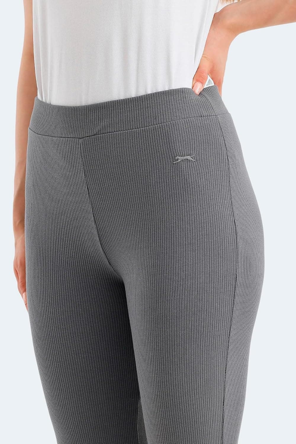 شلوار گرمکن زنانه Slazenger KNOXY IN پاچه گشاد خاکستری تیره شلوار گرمکن زنانه Slazenger KNOXY IN پاچه گشاد خاکستری تیره