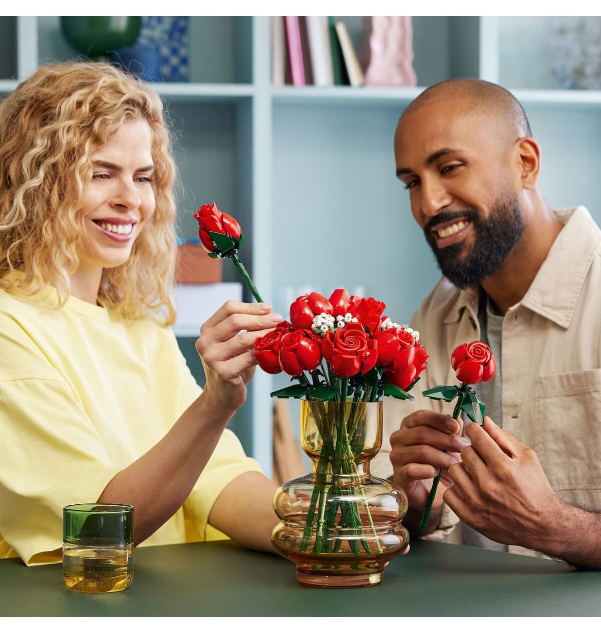 لگو Botanicals دستهگل رز برای بزرگسالان مدل 10328 (822 قطعه) لگو Botanicals دستهگل رز برای بزرگسالان مدل 10328 (822 قطعه)