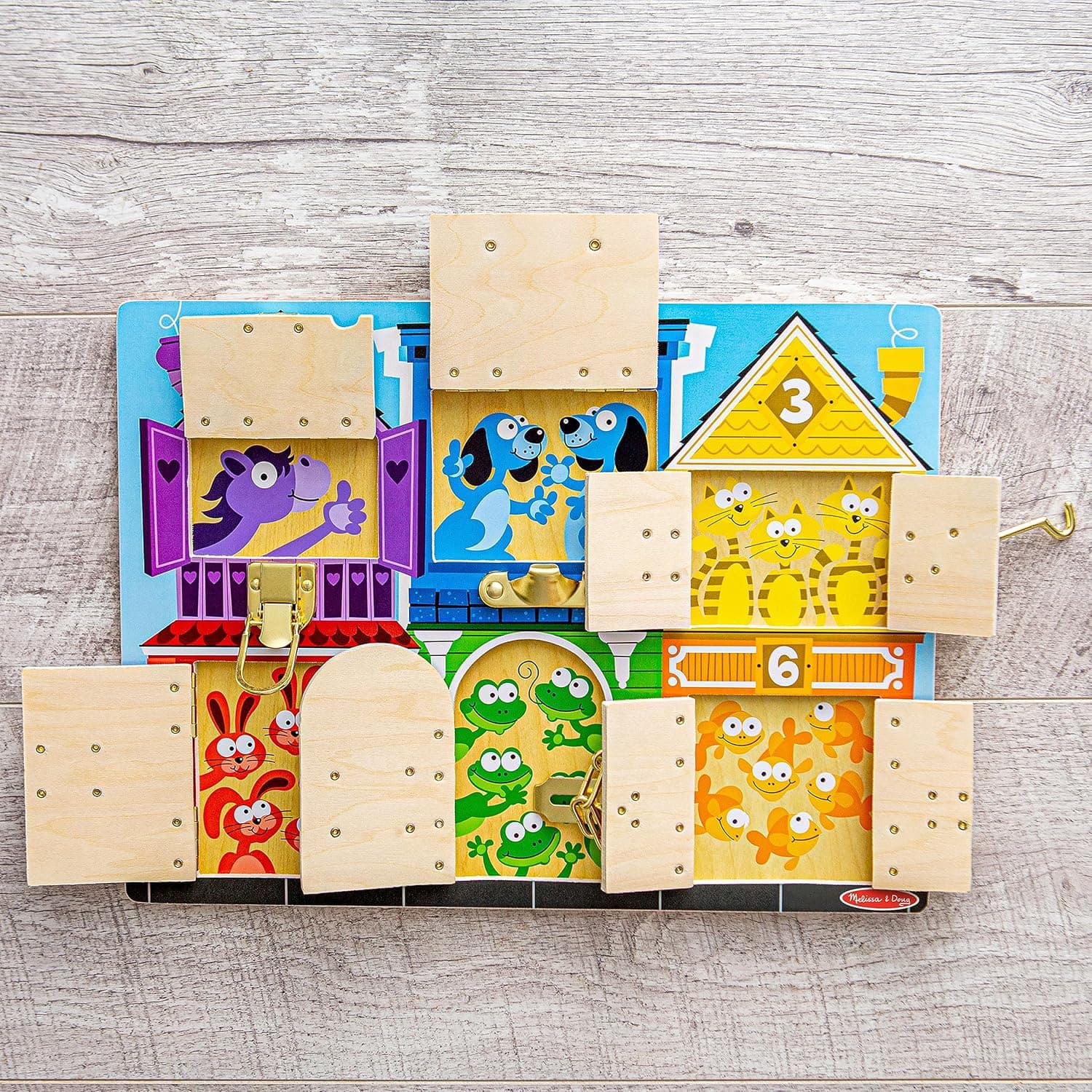 تخته فعالیت چوبی Melissa & Doug با 6 چفت، قفل و در مدل MD3785 تخته فعالیت چوبی Melissa & Doug با 6 چفت، قفل و در مدل MD3785
