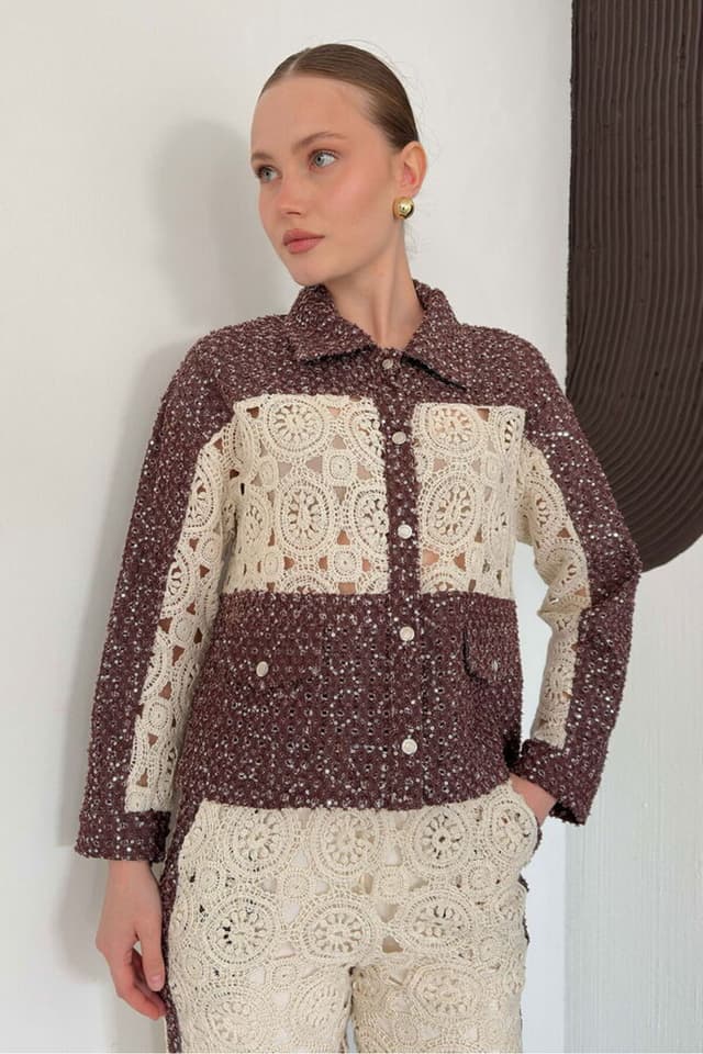 کت جینز زنانه VERYMODA با جزئیات دانتل رنگ قهوهای خام مدل F1758 کت جینز زنانه VERYMODA با جزئیات دانتل رنگ قهوهای خام مدل F1758