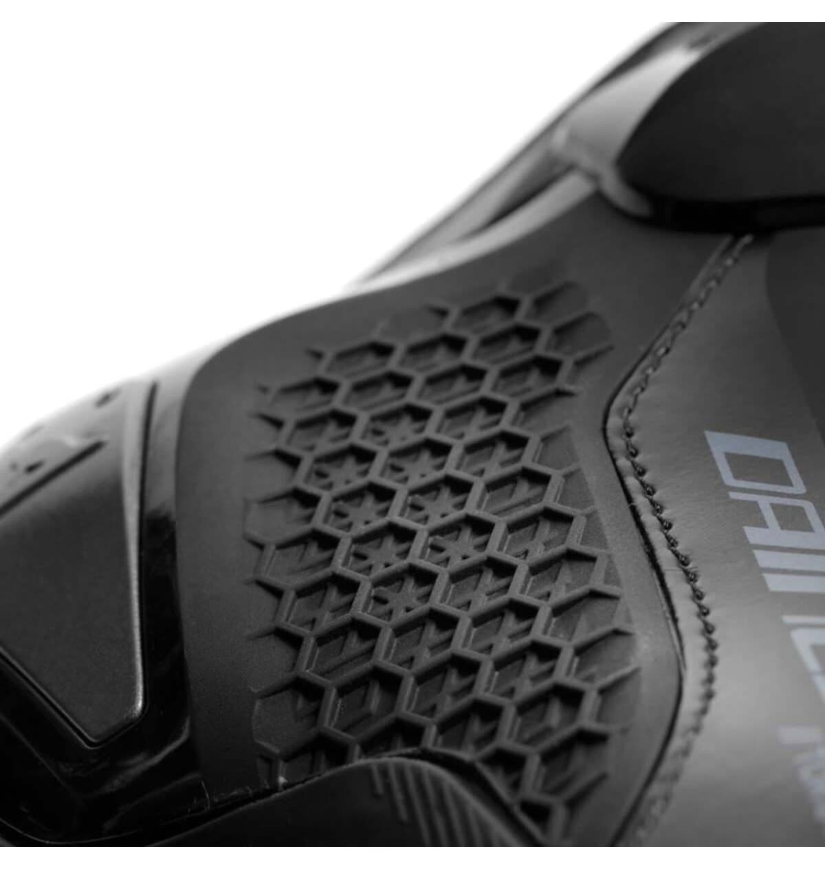 بوت موتورسواری مردانه Dainese چرمی مشکی مدل Torque 4 بوت موتورسواری مردانه Dainese چرمی مشکی مدل Torque 4