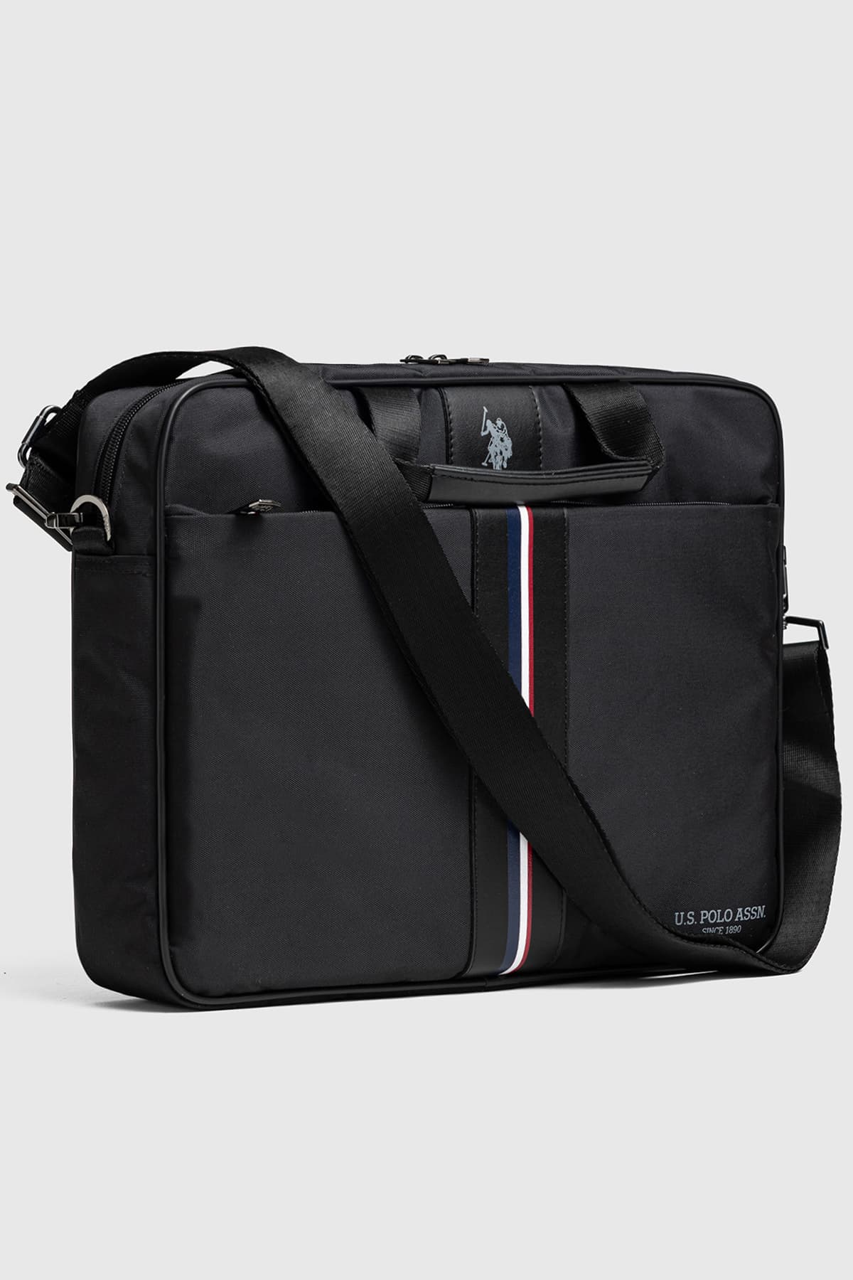 کیف لپتاپ زنانه U.S. Polo Assn. با بند شانهای و جای لپتاپ مشکی مدل 26055-26058 کیف لپتاپ زنانه U.S. Polo Assn. با بند شانهای و جای لپتاپ مشکی مدل 26055-26058