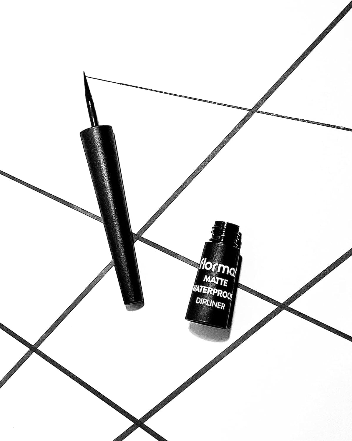 خط چشم مایع مات Flormar مشکی نوک دقیق ضدآب خط چشم مایع مات Flormar مشکی نوک دقیق ضدآب