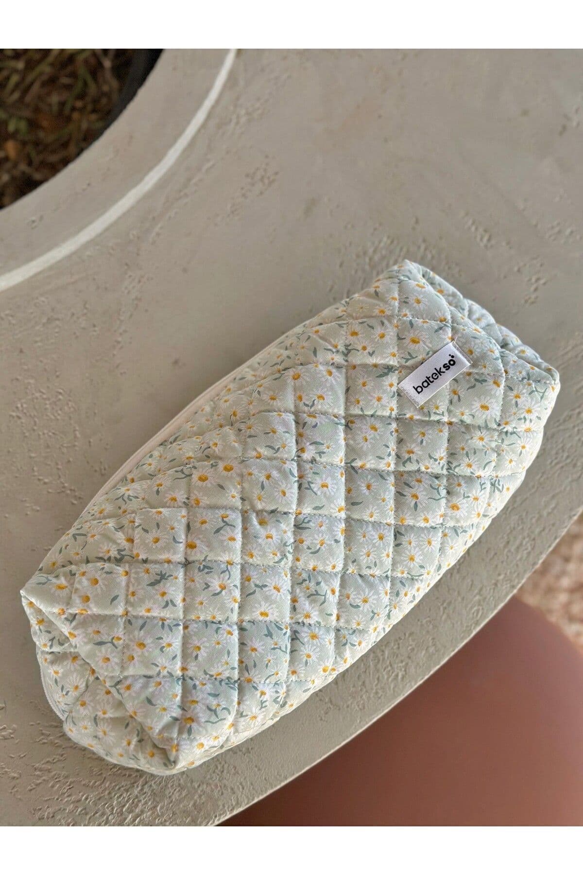 کیف مسافرتی مخصوص حالتدهندههای مو Batekso طرح گل بابونه سفید سایز XL کیف مسافرتی مخصوص حالتدهندههای مو Batekso طرح گل بابونه سفید سایز XL