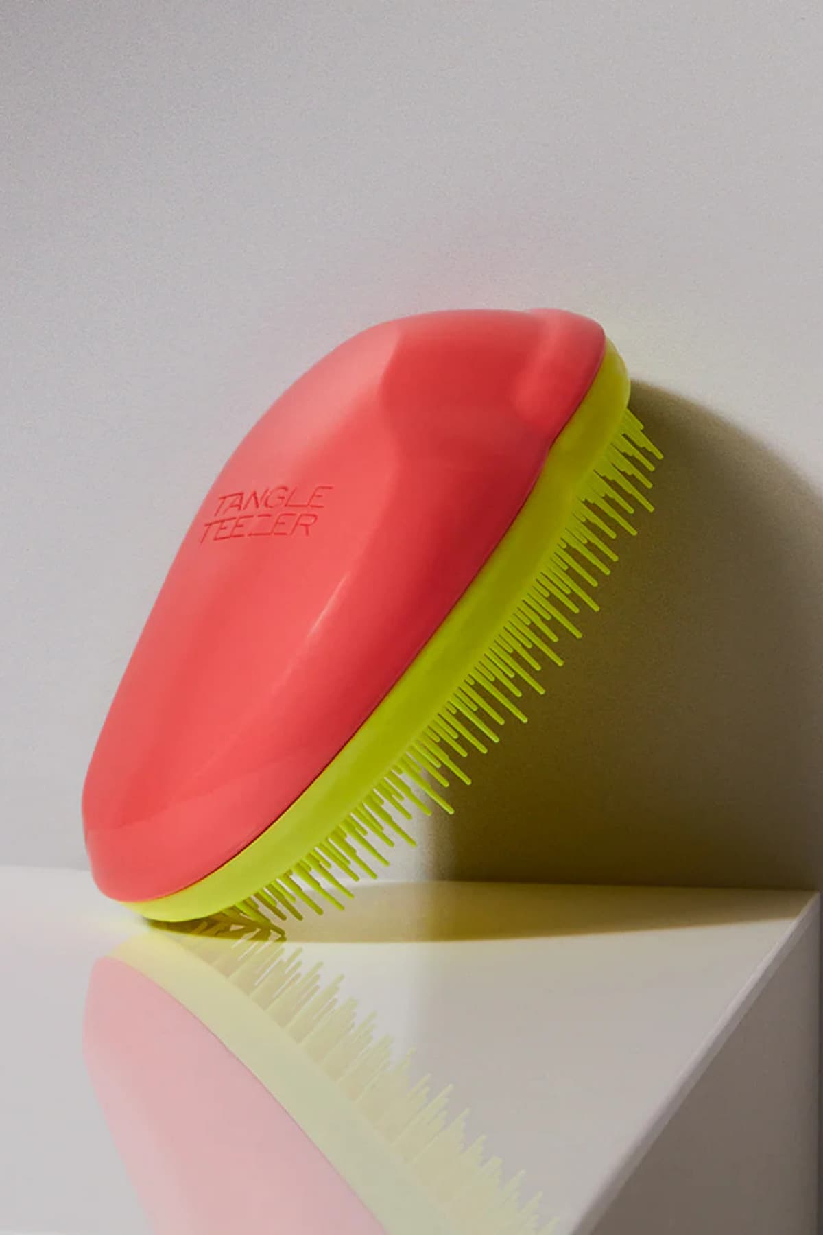 برس مو Tangle Teezer Original برای موهای صاف و فر صورتی سالمونی زرد برس مو Tangle Teezer Original برای موهای صاف و فر صورتی سالمونی زرد