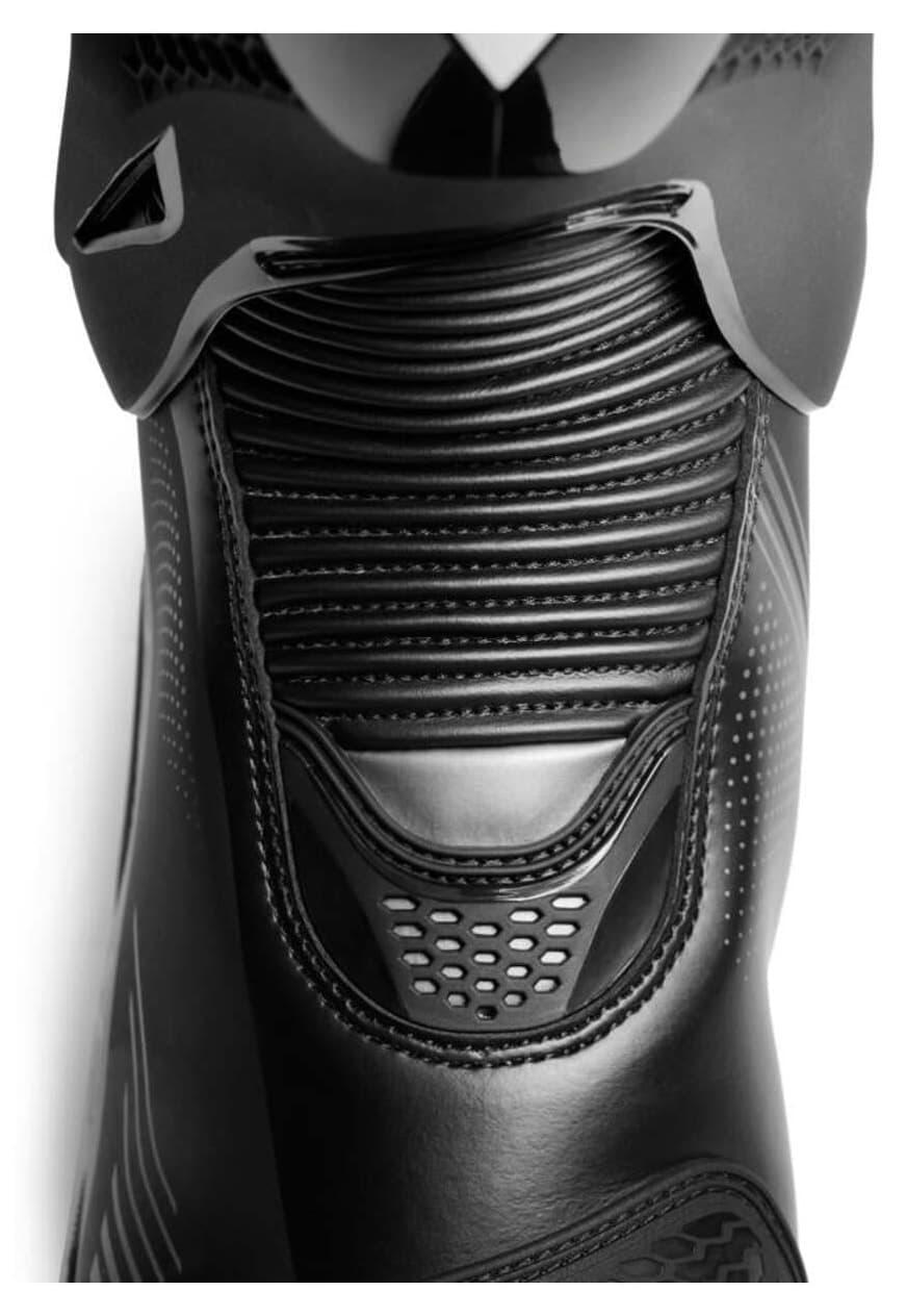 بوت موتورسواری مردانه Dainese چرمی مشکی مدل Torque 4 بوت موتورسواری مردانه Dainese چرمی مشکی مدل Torque 4