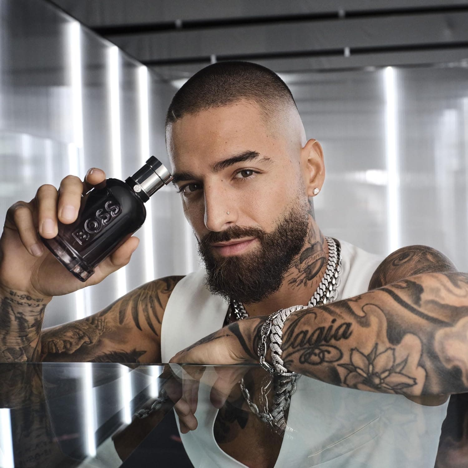ادوپرفیوم مردانه Hugo Boss BOSS Bottled Beyond ریفیل با رایحه چوبی و نتهای زنجبیل و چرم 200 ml ادوپرفیوم مردانه Hugo Boss BOSS Bottled Beyond ریفیل با رایحه چوبی و نتهای زنجبیل و چرم 200 ml