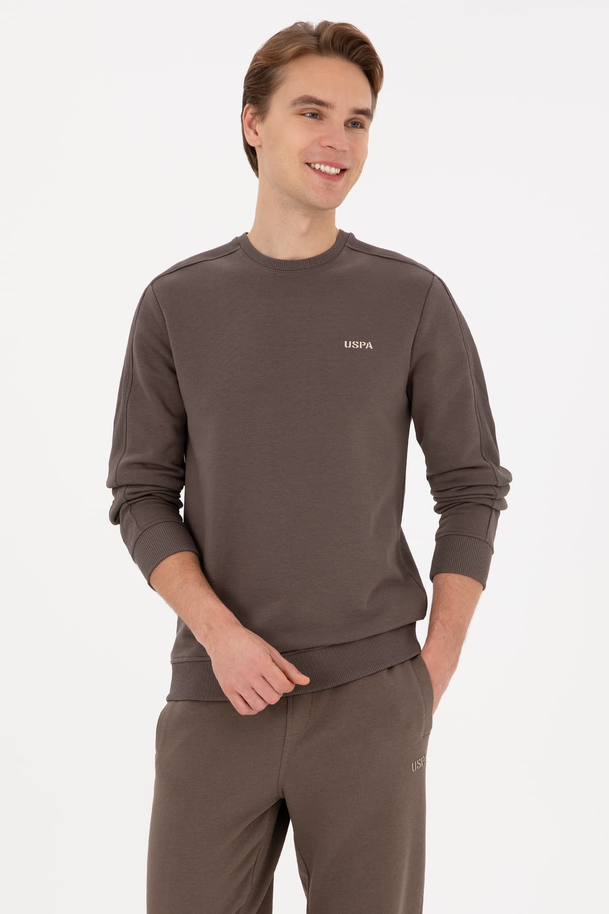 سوئیشرت مردانه U.S. Polo Assn. فیت معمولی یقه گرد خاکستری قهوهای مدل 50315598-VR052 سوئیشرت مردانه U.S. Polo Assn. فیت معمولی یقه گرد خاکستری قهوهای مدل 50315598-VR052
