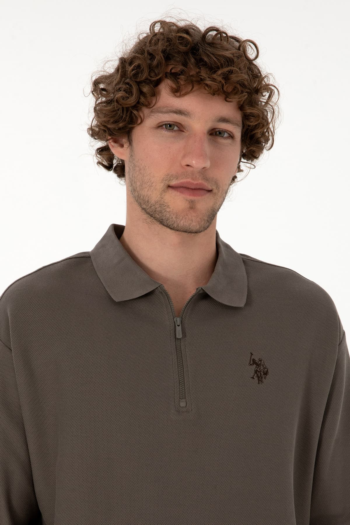 سوئیشرت مردانه U.S. Polo Assn. فیت راحت نیم زیپ قهوهای روشن مدل 50313754-VR052 سوئیشرت مردانه U.S. Polo Assn. فیت راحت نیم زیپ قهوهای روشن مدل 50313754-VR052