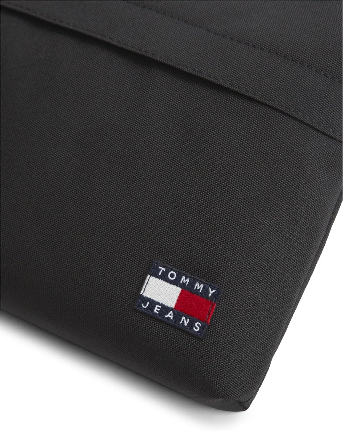 کیف مردانه Tommy Jeans مدل TJM ESS DAILY SACOCHE مشکی OS کیف مردانه Tommy Jeans مدل TJM ESS DAILY SACOCHE مشکی OS