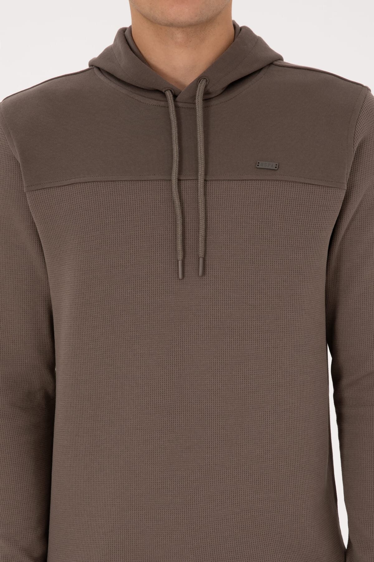 سوئیشرت مردانه U.S. Polo Assn. کاپشندار بافت لانهزنبوری قهوهای خاکستری مدل 50315526-VR052 سوئیشرت مردانه U.S. Polo Assn. کاپشندار بافت لانهزنبوری قهوهای خاکستری مدل 50315526-VR052