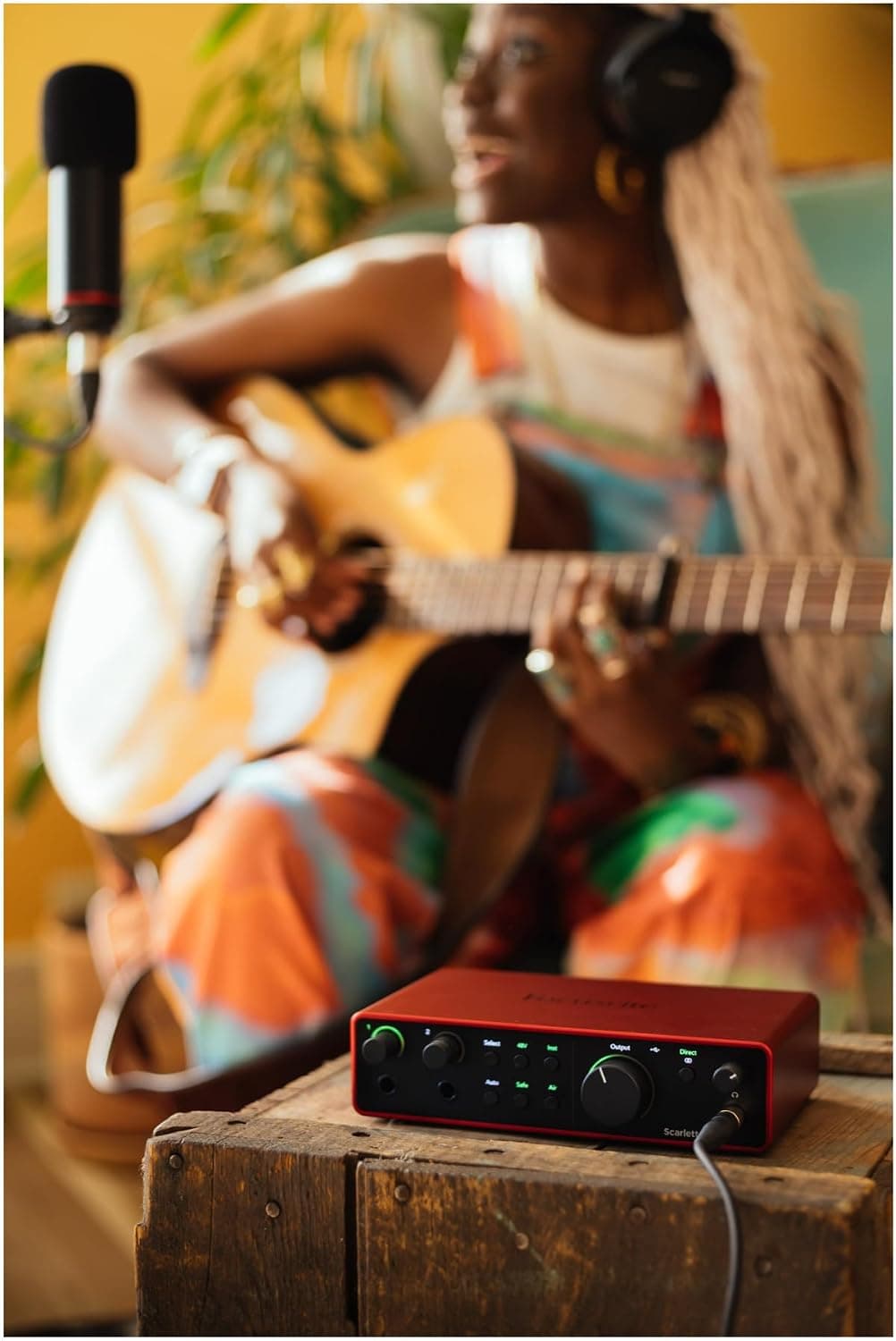 رابط صوتی USB Focusrite مدل Scarlett 2i2 نسل چهارم رابط صوتی USB Focusrite مدل Scarlett 2i2 نسل چهارم