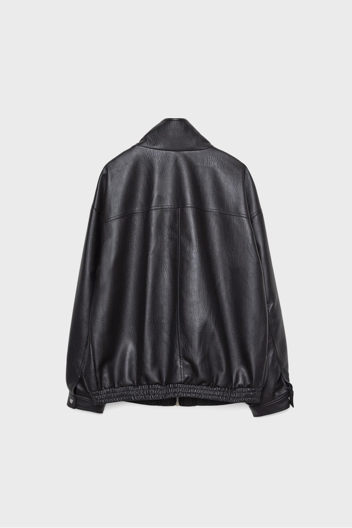 ژاکت زنانه Stradivarius اورسایز چرم مصنوعی ژاکت زنانه Stradivarius اورسایز چرم مصنوعی