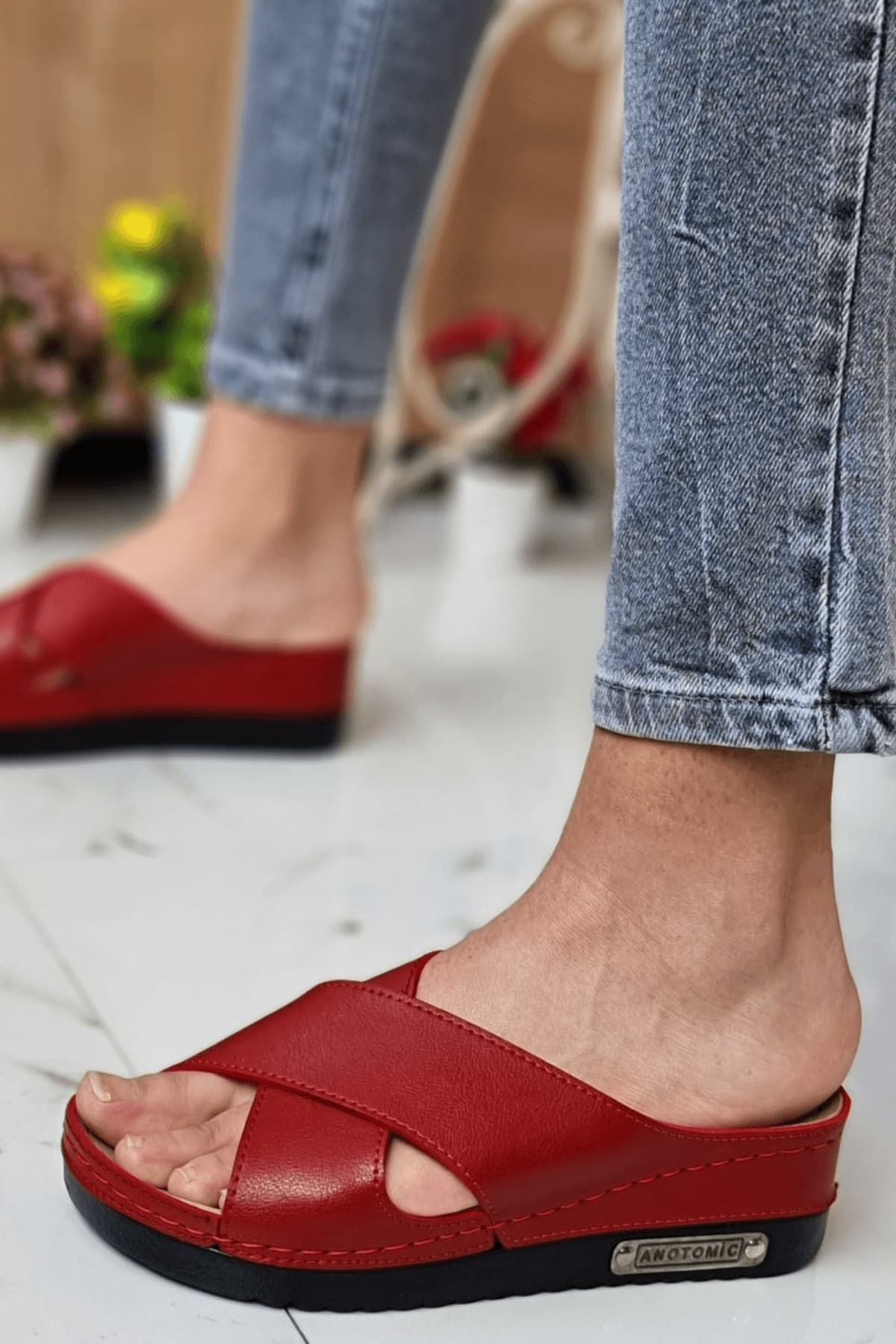 دمپایی زنانه neon shoes آناتومیک طبی راحت سبک پاشنهدار مدل Lina قرمز دمپایی زنانه neon shoes آناتومیک طبی راحت سبک پاشنهدار مدل Lina قرمز