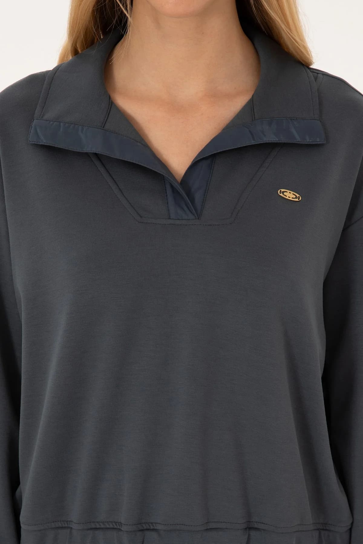 سویشرت زنانه U.S. Polo Assn. آنتراسیت یقه ایستاده مدل 50309429-VR006 سویشرت زنانه U.S. Polo Assn. آنتراسیت یقه ایستاده مدل 50309429-VR006