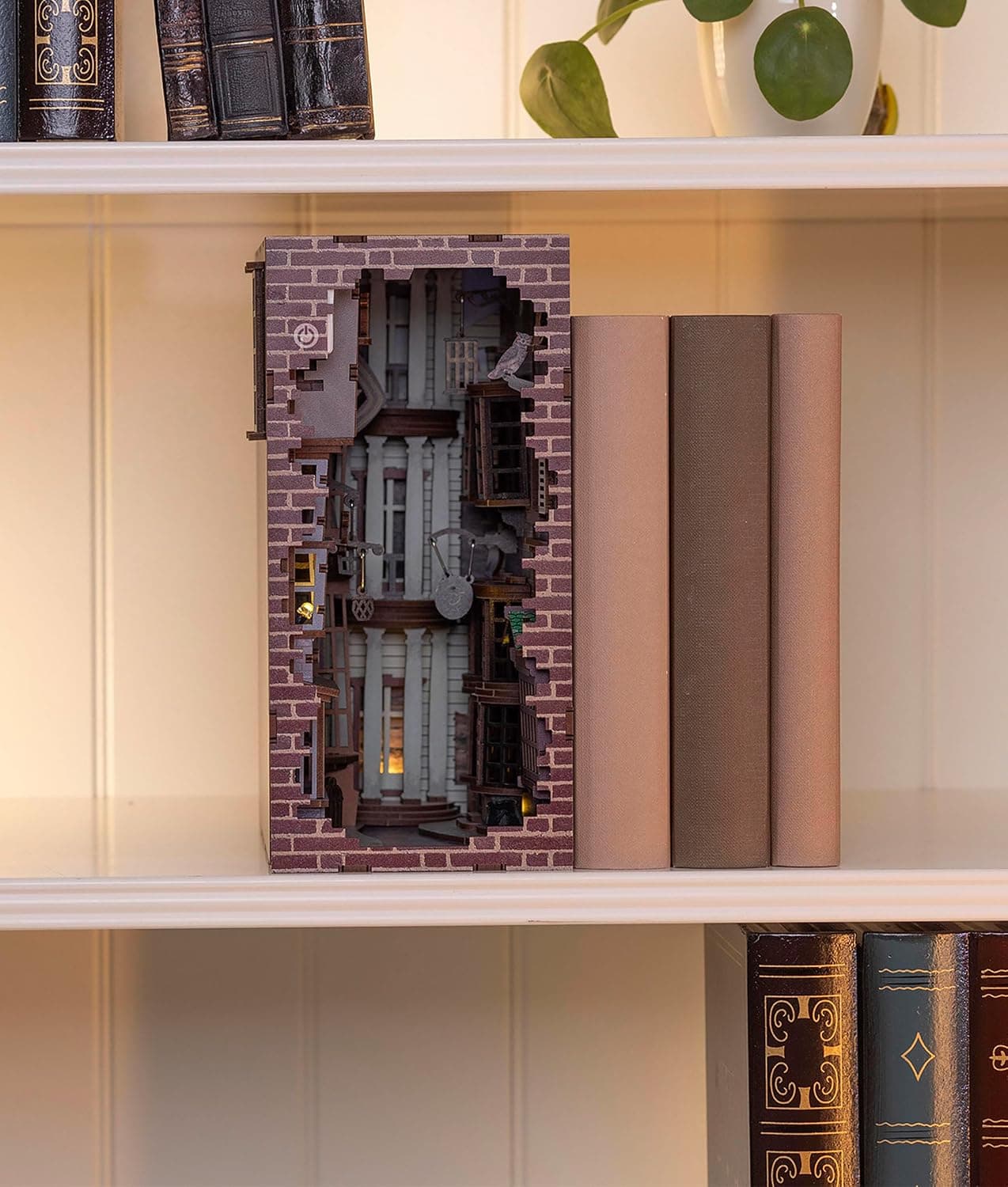 کیت ماکت سهبعدی جاکتابی چوبی Revell مدل Tiny Adventures I Diagon Alley Harry Potter کیت ماکت سهبعدی جاکتابی چوبی Revell مدل Tiny Adventures I Diagon Alley Harry Potter