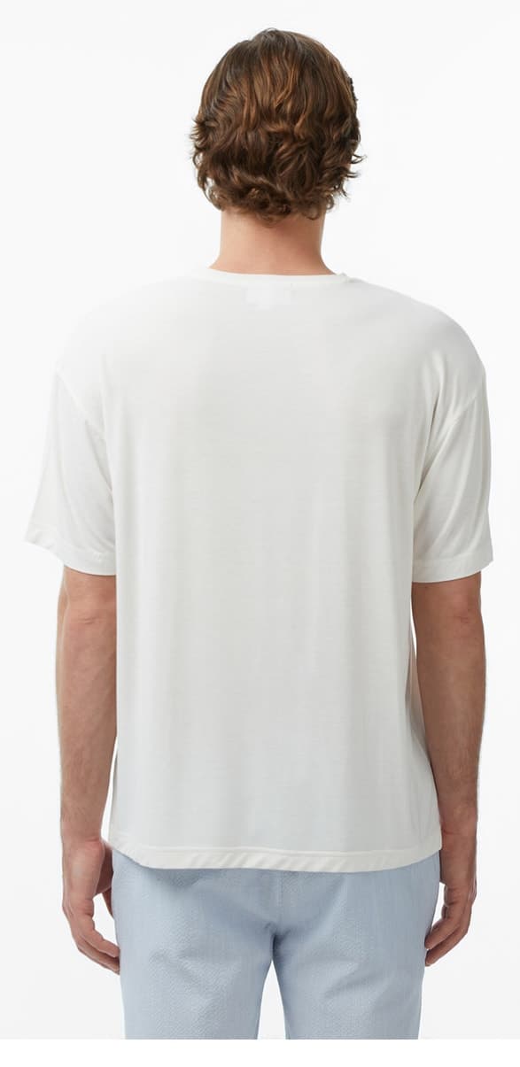 تیشرت مردانه Lacoste فیت ریلکس یقه گرد سفید تیشرت مردانه Lacoste فیت ریلکس یقه گرد سفید
