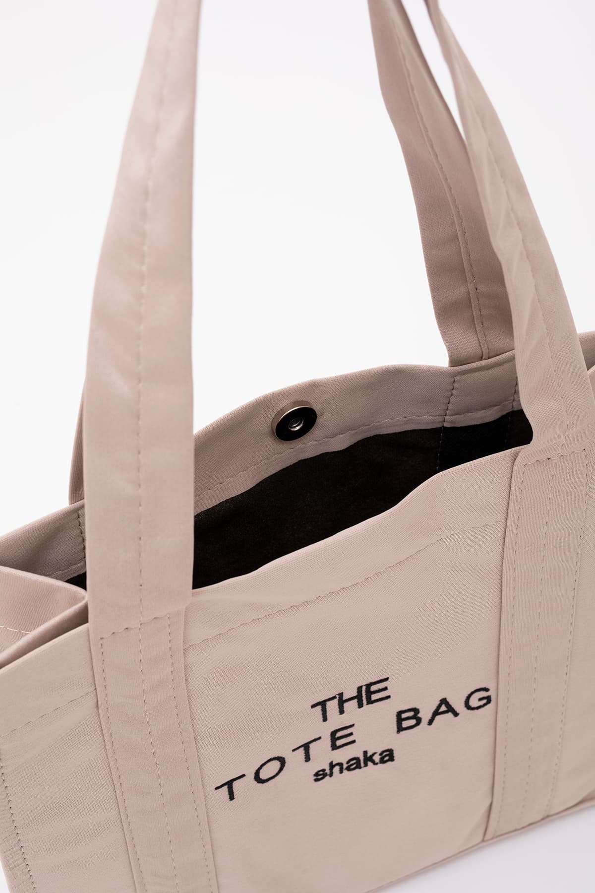 کیف دستی و دوشی زنانه Shaka The Tote Bag کانواس کرم گلدوزیشده با دکمه فشاری مدل U45 25x30 کیف دستی و دوشی زنانه Shaka The Tote Bag کانواس کرم گلدوزیشده با دکمه فشاری مدل U45 25x30