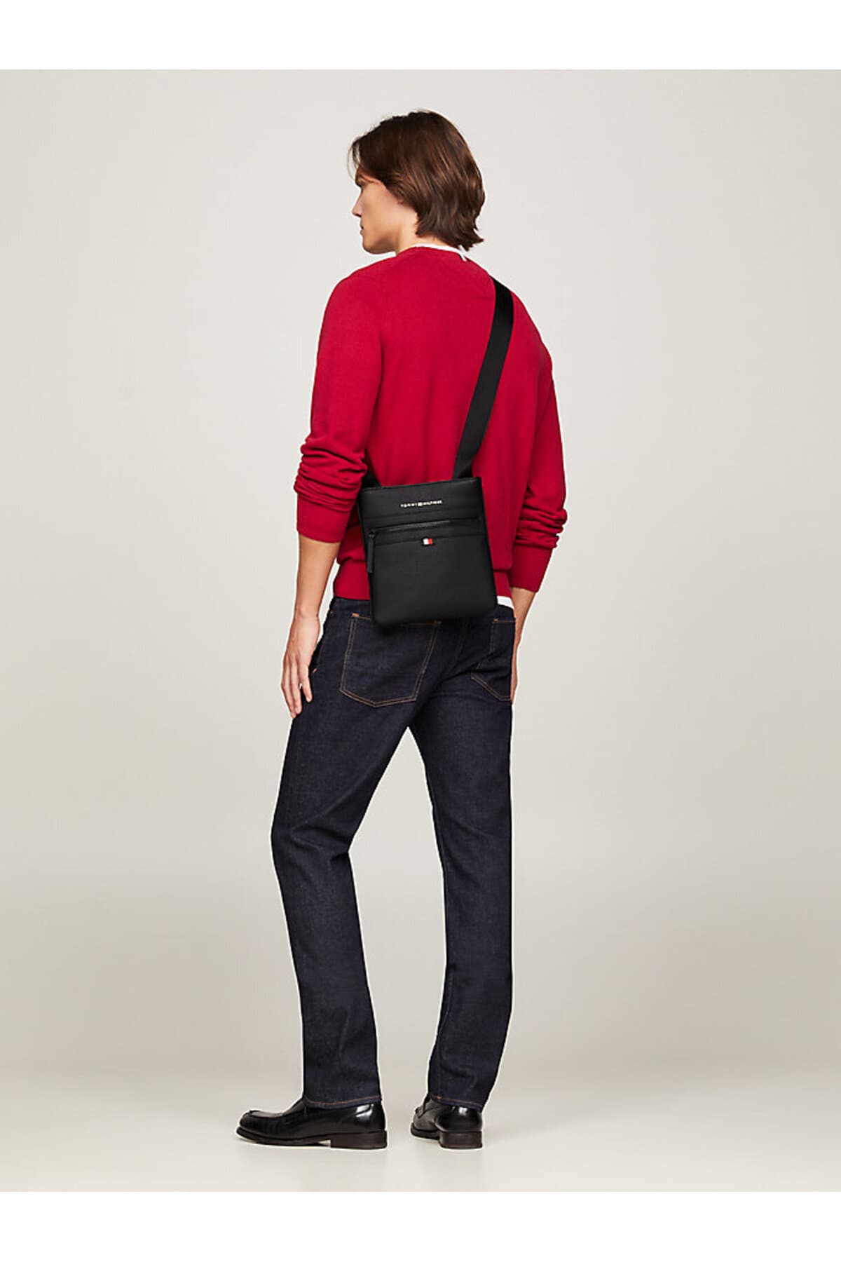 کیف رو دوشی مردانه Tommy Hilfiger Essential از جنس PU کیف رو دوشی مردانه Tommy Hilfiger Essential از جنس PU