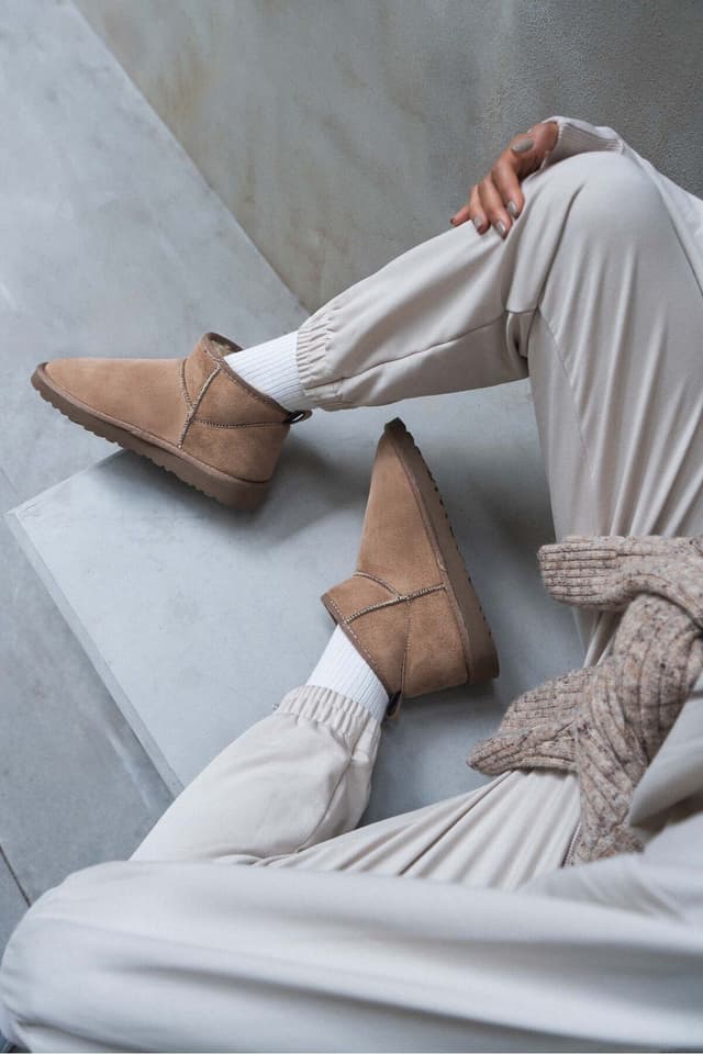 نیمبوت زنانه NİŞANTAŞI SHOES Mini جیر بژ تیره داخل کرکی کف تخت نیمبوت زنانه NİŞANTAŞI SHOES Mini جیر بژ تیره داخل کرکی کف تخت