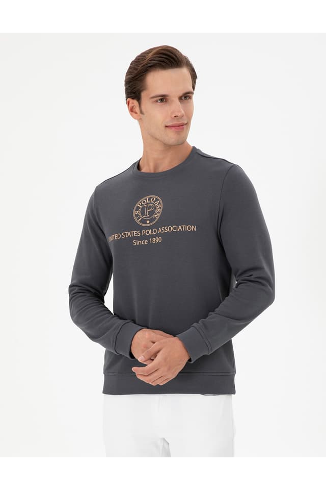 سوئیشرت مردانه U.S. Polo Assn. فیت معمولی یقه گرد آنتراسیت مدل 50293424-VR006 سوئیشرت مردانه U.S. Polo Assn. فیت معمولی یقه گرد آنتراسیت مدل 50293424-VR006