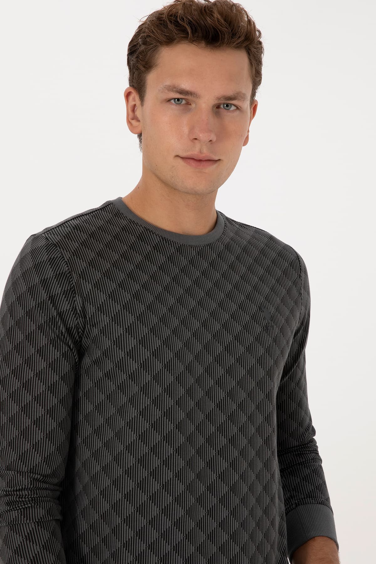 سوئیشرت مردانه U.S. Polo Assn. فیت معمولی یقه گرد آنتراسیت مدل 50309993-VR006 سوئیشرت مردانه U.S. Polo Assn. فیت معمولی یقه گرد آنتراسیت مدل 50309993-VR006