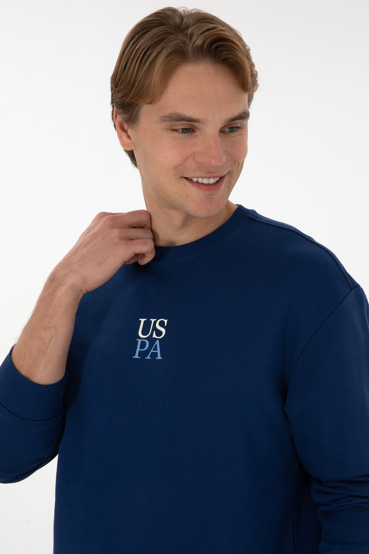 سویشرت مردانه U.S. Polo Assn. یقه گرد کامفورت فیت نیلی ساده مدل 50313760-VR028 سویشرت مردانه U.S. Polo Assn. یقه گرد کامفورت فیت نیلی ساده مدل 50313760-VR028