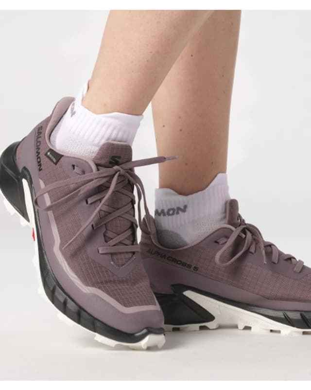 کفش دویدن در مسیر طبیعت یونیسکس Salomon مدل Alphacross 5 GTX Gore-Tex L47311000 بنفش کفش دویدن در مسیر طبیعت یونیسکس Salomon مدل Alphacross 5 GTX Gore-Tex L47311000 بنفش