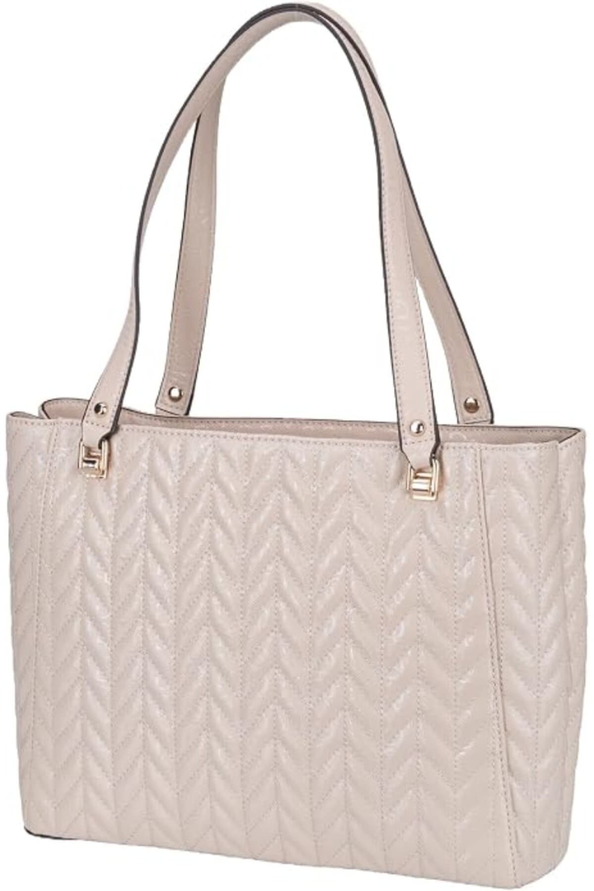 کیف دوشی زنانه Guess توت کاپیتونه بزرگ دو دسته با آویز چارم مدل HWGG9741250 کیف دوشی زنانه Guess توت کاپیتونه بزرگ دو دسته با آویز چارم مدل HWGG9741250