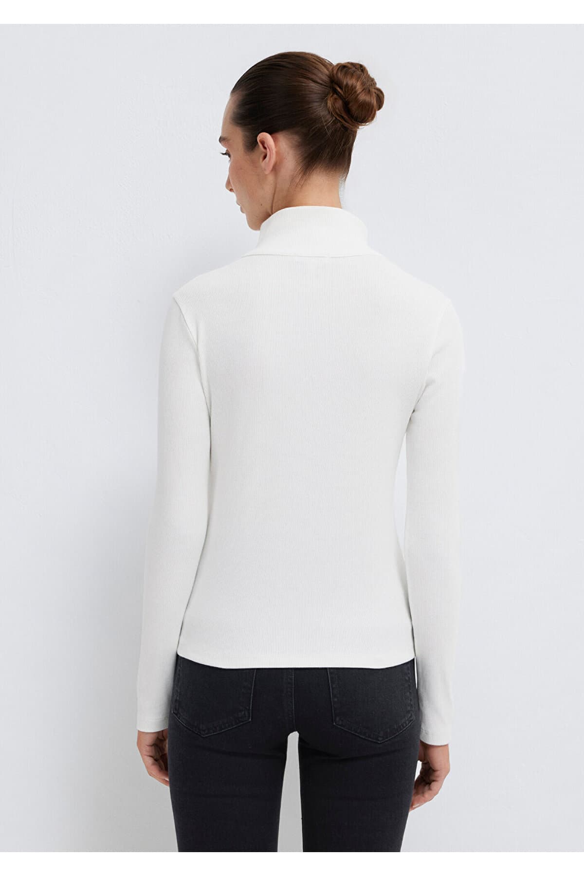 تیشرت زنانه Mavi یقه ایستاده کرم Slim Fit مدل 1613748-70057 تیشرت زنانه Mavi یقه ایستاده کرم Slim Fit مدل 1613748-70057
