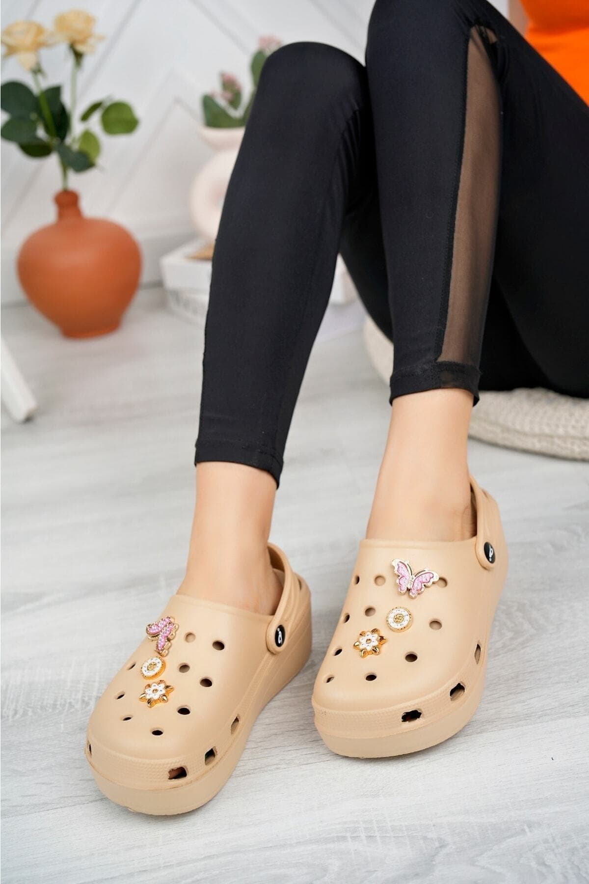 دمپایی زنانه PLN SHOES با کف ماساژی مناسب بیمارستان مدل Cross دمپایی زنانه PLN SHOES با کف ماساژی مناسب بیمارستان مدل Cross