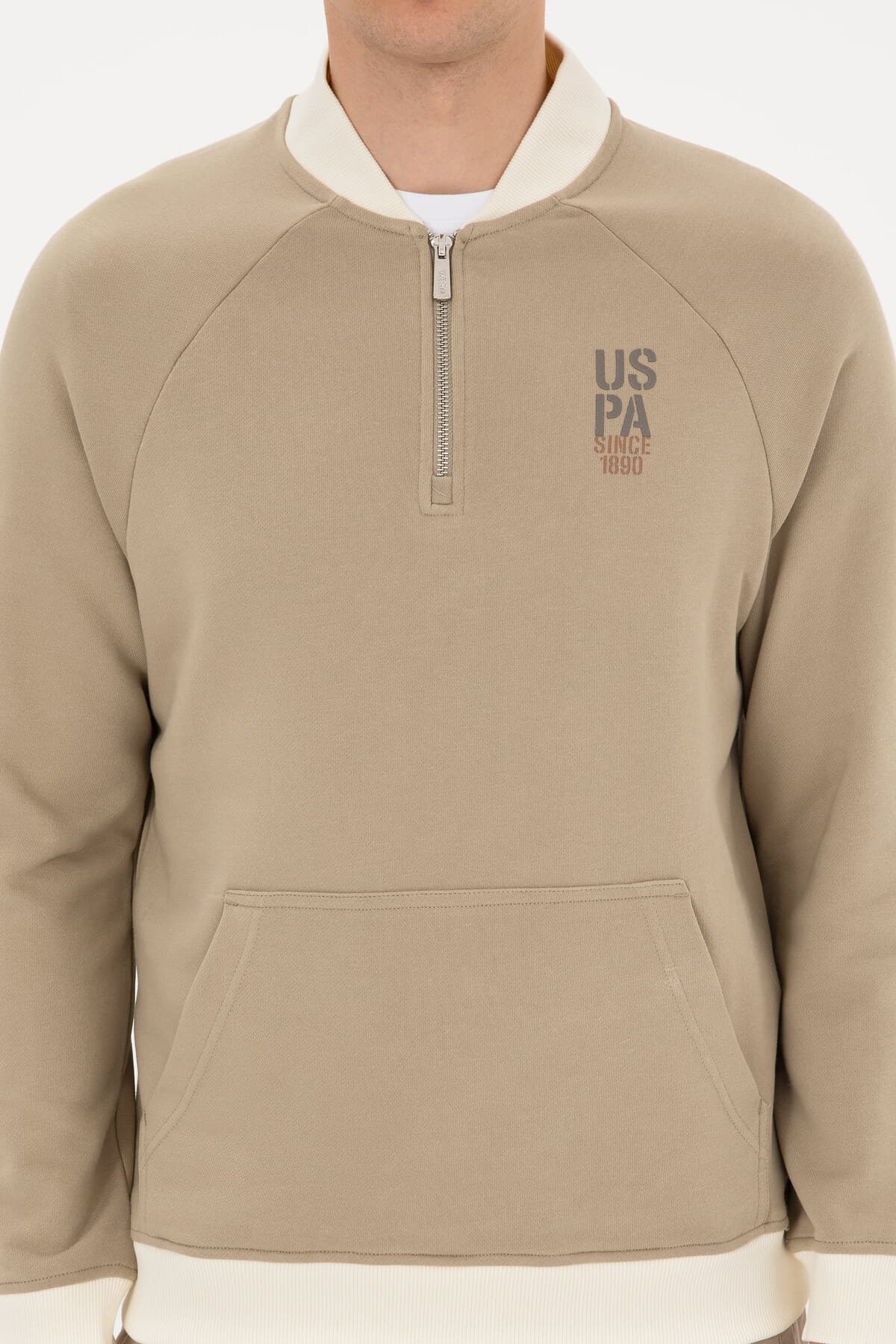سوئیشرت مردانه U.S. Polo Assn. نیمزیپ Comfort Fit خاکی روشن مدل 50316303-VR183 سوئیشرت مردانه U.S. Polo Assn. نیمزیپ Comfort Fit خاکی روشن مدل 50316303-VR183