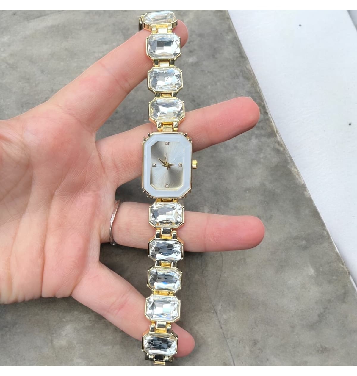 ساعت مچی زنانه CLUPPOLOON با نگین تراشدار صورتی ساعت مچی زنانه CLUPPOLOON با نگین تراشدار صورتی