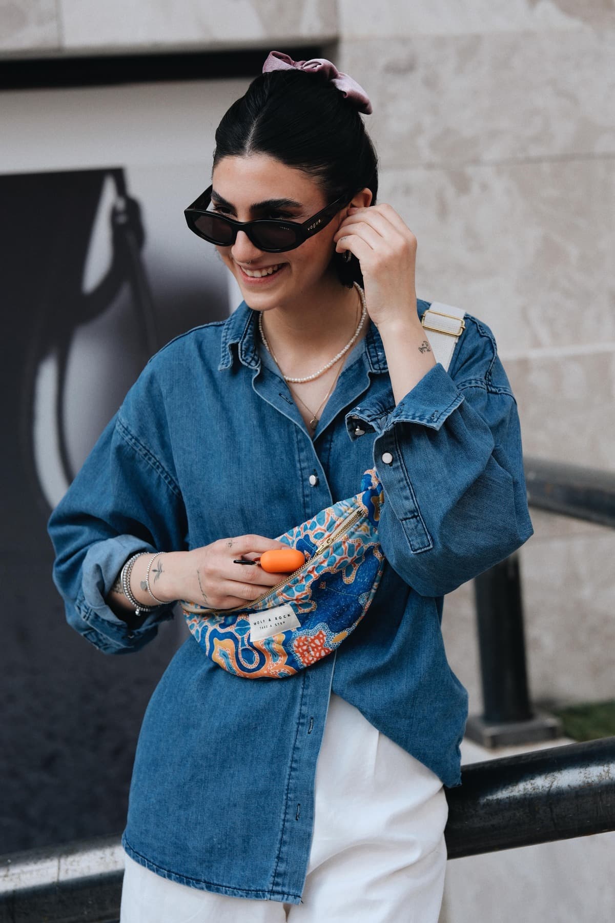 کیف کمری و دوشی پارچهای طرح قومی WOLF & ROCK با جزئیات طلایی کیف کمری و دوشی پارچهای طرح قومی WOLF & ROCK با جزئیات طلایی