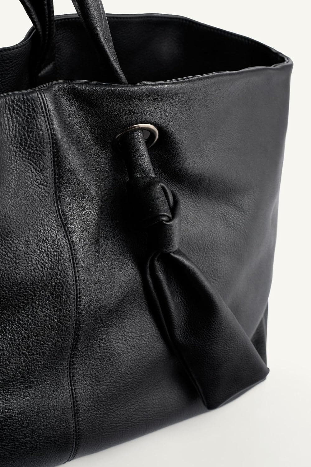 کیف توت چرمی زنانه Zara رنگ مشکی کیف توت چرمی زنانه Zara رنگ مشکی