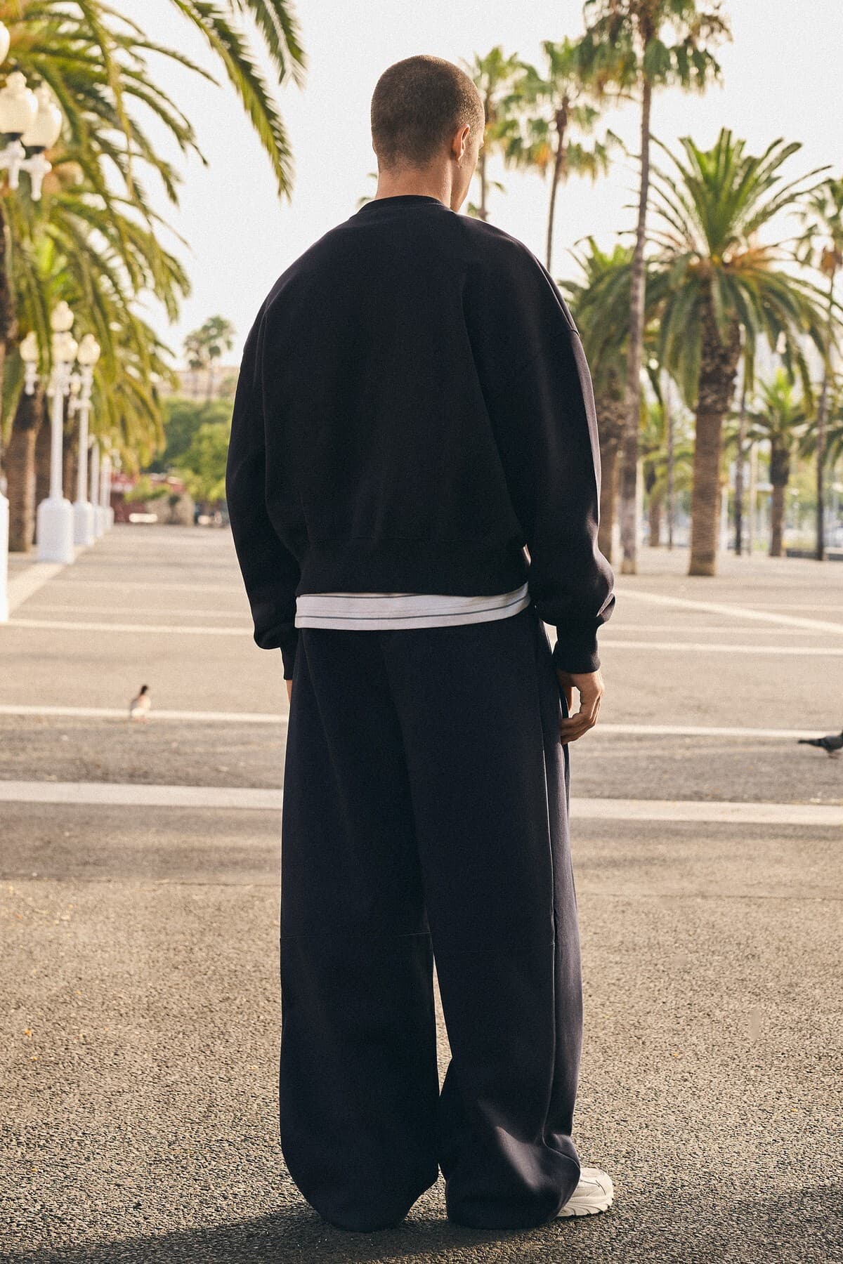 سوئیشرت مردانه Bershka یقه گرد با وصله سوئیشرت مردانه Bershka یقه گرد با وصله