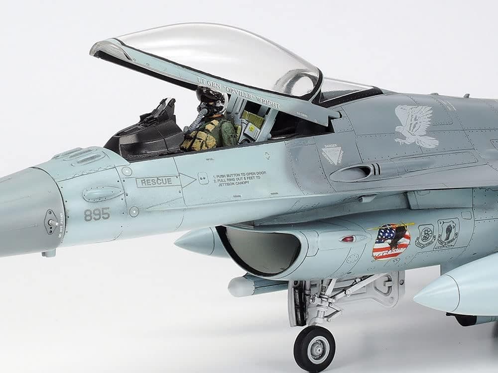 کیت مدل پلاستیکی هواپیمای Tamiya Lockheed Martin F-16CJ مدل 61098 کیت مدل پلاستیکی هواپیمای Tamiya Lockheed Martin F-16CJ مدل 61098