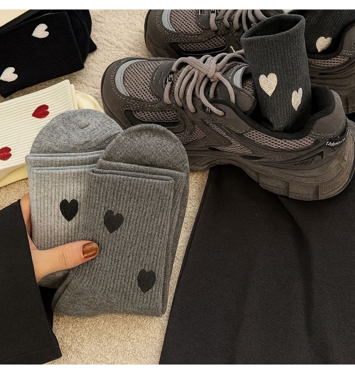 ست جوراب تنیس یونیسکس Sky Socks طرح قلب خاکستری ۴ تایی ست جوراب تنیس یونیسکس Sky Socks طرح قلب خاکستری ۴ تایی